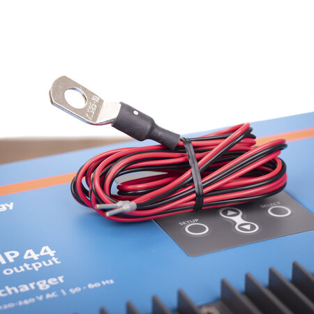 Victron Skylla IP65 24/35 (3) 120-240V
