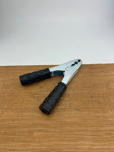 Zwarte massaklem voor krachtige acculaders - reserveonderdeel