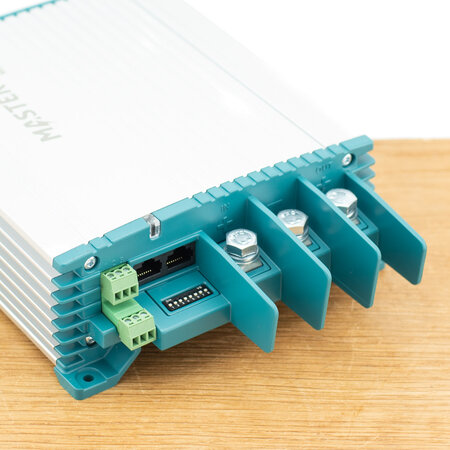 Mastervolt Omvormer/DC-DC acculader Mac Plus 12/12-50A + CZone