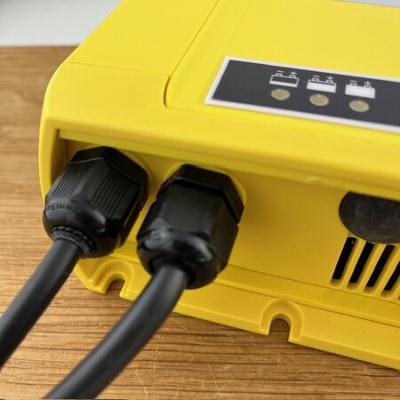 Energic Plus CBHD1-XR-P Hoogfrequent Acculader 24V 15A Nat
