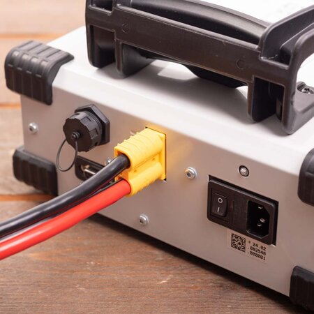 GYS acculader met voeding GYSFLASH 53.24 CNT FV | USB / SMC | 100A | 5M kabels | Muurbevestiging