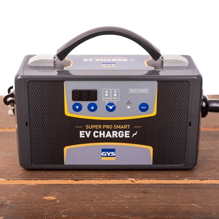 GYS Super Pro Smart Mobiele lader type 2 - tot 3 fase 32A - 6 meter