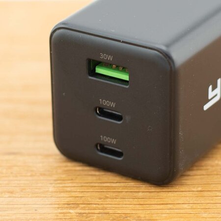Yanec GaN Snellader 2 x USB-C 100W + USB-A 30W