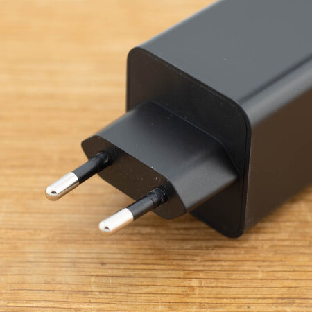 Yanec GaN Snellader 2 x USB-C 100W + USB-A 30W