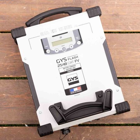GYS acculader met voeding GYSFLASH 25.48 CNT FV | USB / SMC | 5M kabels