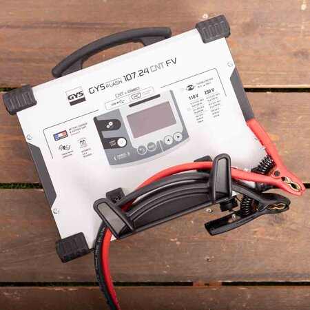 GYS acculader met voeding GYSFLASH 107.24 CNT FV | USB / SMC | 100A | 5M kabels | Muurbevestiging