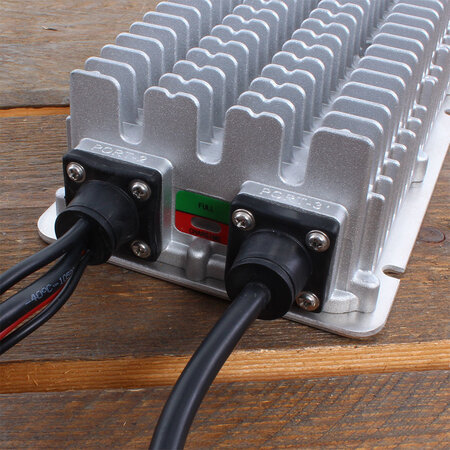AQ-TRON Hoogfrequent Acculader 24V 10A - WET