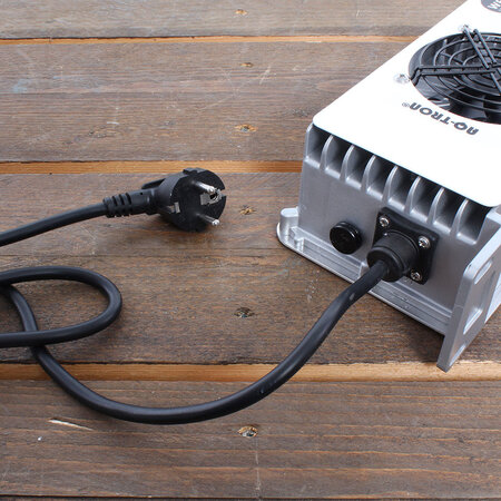 AQ-TRON Hoogfrequent Acculader 24V 15A - WET