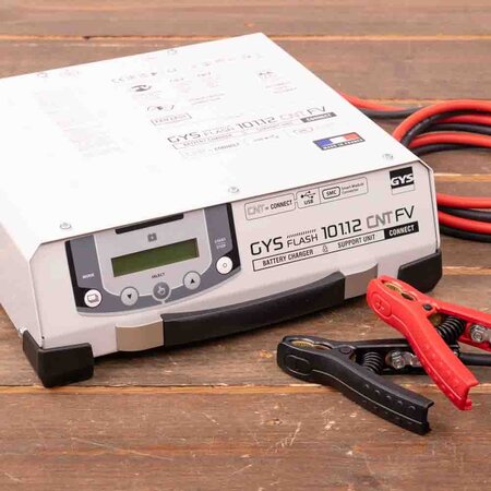 GYS acculader met voeding GYSFLASH 101.12 CNT | USB / SMC | 100A | 2.5M kabels