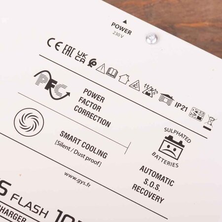 GYS acculader met voeding GYSFLASH 101.12 CNT | USB / SMC | 100A | 5M kabels