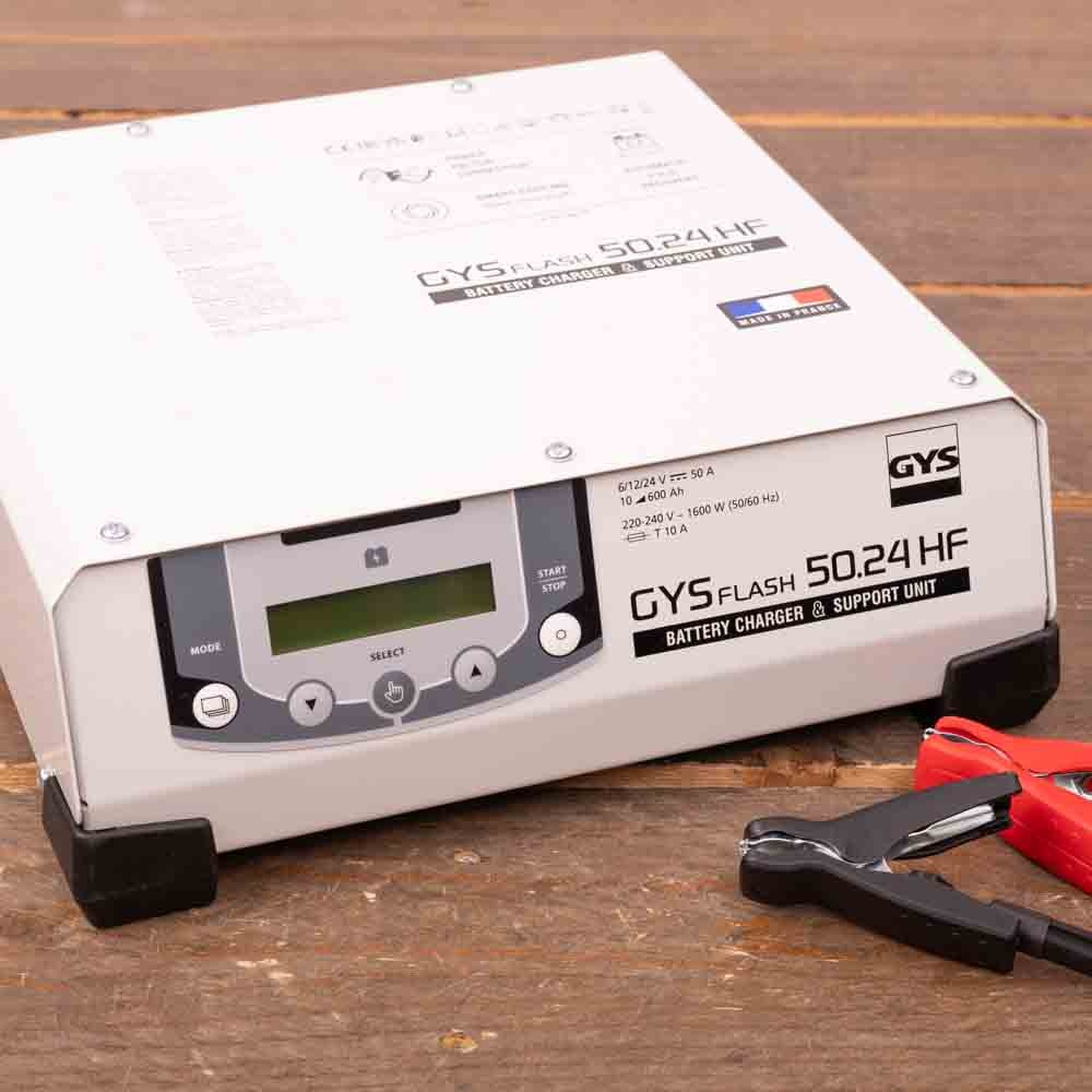 acculader met voeding GYSFLASH 50.24 HF 2.5M