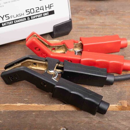 GYS multifunctionele acculader met voeding GYSFLASH 50.24 HF | 6/12/24V | 50A | 5M kabels