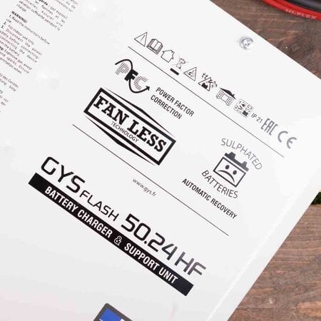 GYS multifunctionele acculader met voeding GYSFLASH 50.24 HF | 6/12/24V | 50A | 5M kabels