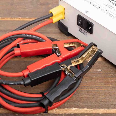 GYS multifunctionele acculader met voeding GYSFLASH 50.24 HF | 6/12/24V | 50A | 5M kabels