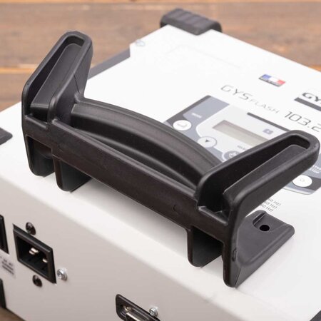 GYS acculader met voeding GYSFLASH 103.24 CNT FV | USB / SMC | 100A | 5M kabels | Muurbevestiging