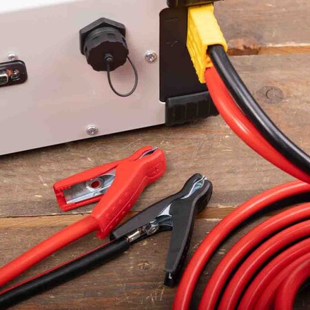 GYS acculader met voeding GYSFLASH 53.48 CNT FV | USB / SMC | 100A | 5M kabels | Muurbevestiging