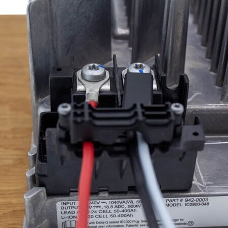 Delta-Q IC900 24V/ 37A Acculader IP66 - CAN-Bus