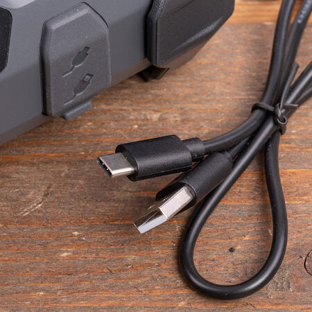 Lokithor JA301 Jumpstarter 2000A + Luchtcompressor