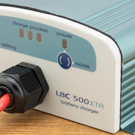 Xenteq LBC 512-20XTR 12V 20A