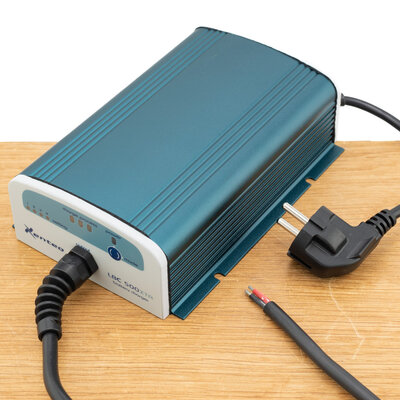Xenteq LBC 512-10XTR 12V 10A