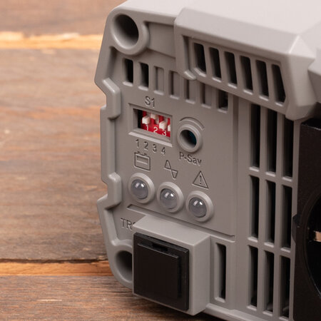 Mastervolt AC Master 12/700 IEC (230 V)