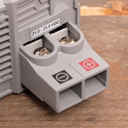 Mastervolt AC Master 24/700 IEC (230 V)