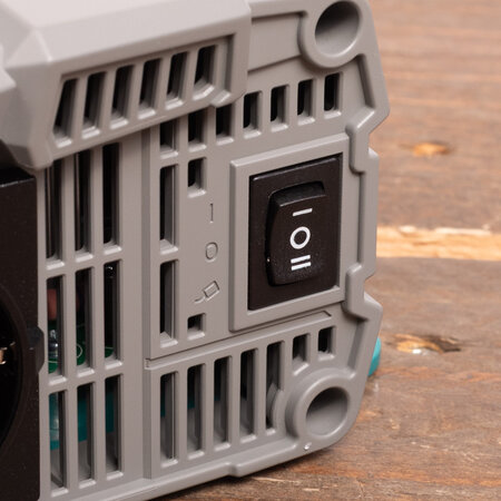 Mastervolt AC Master 24/700 IEC (230 V)