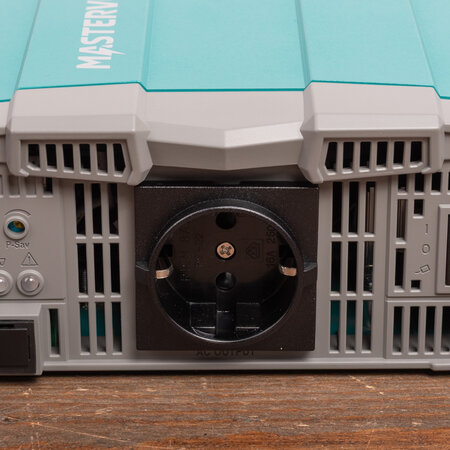 Mastervolt AC Master 24/700 IEC (230 V)