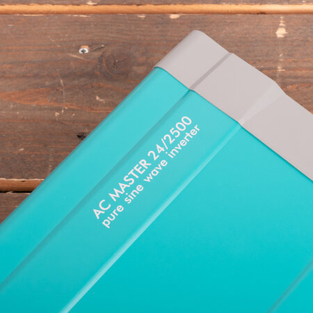 Mastervolt AC Master 24/2500 IEC (230 V)