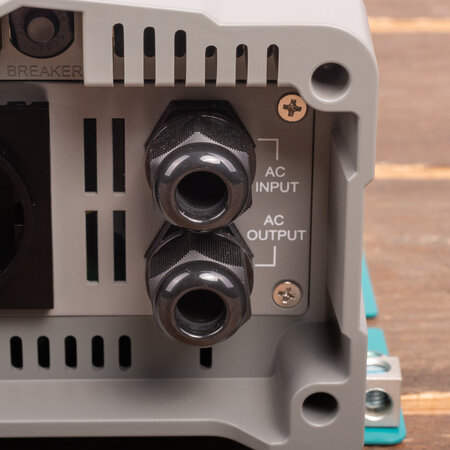 Mastervolt AC Master 24/2500 IEC (230 V)