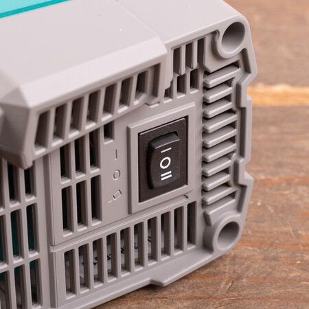 Mastervolt AC Master 24/1500 IEC (230 V)