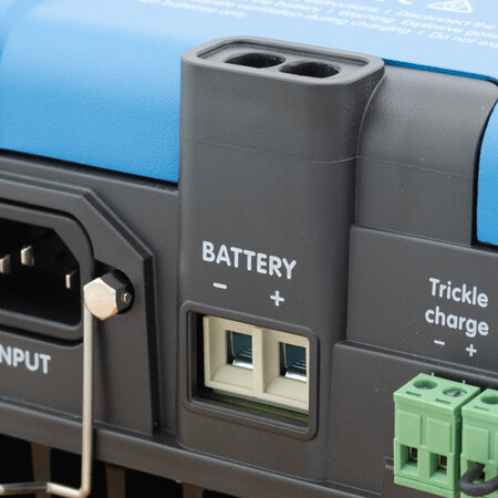 Victron Phoenix Smart lader 12/30 (1+1) IP43 120-240V