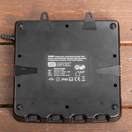 Carpoint 4X4 druppellader 12V 4A | 4 uitgangen met 4A