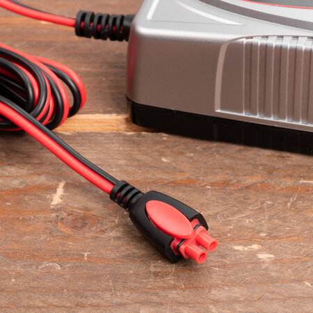 Carpoint druppellader 12V/24V 7,5A