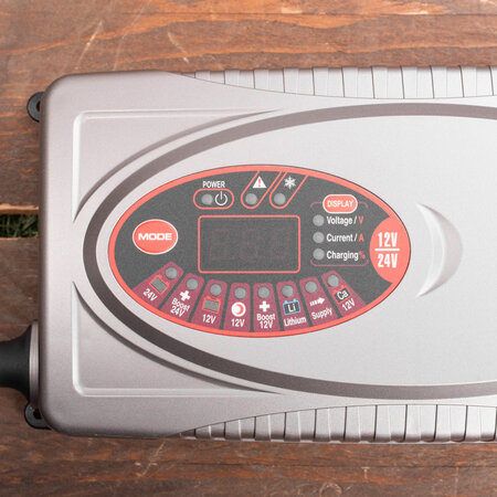 Carpoint druppellader 12V/24V 25A