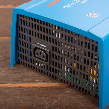 Victron Phoenix 12/1600 DC/AC Omvormer - IEC contactdoos