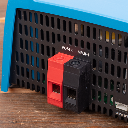 Victron Phoenix 12/800 DC/AC Omvormer - IEC contactdoos