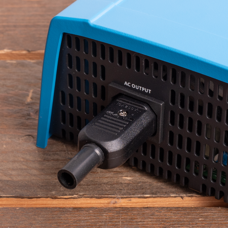 Victron Phoenix 12/800 DC/AC Omvormer - IEC contactdoos