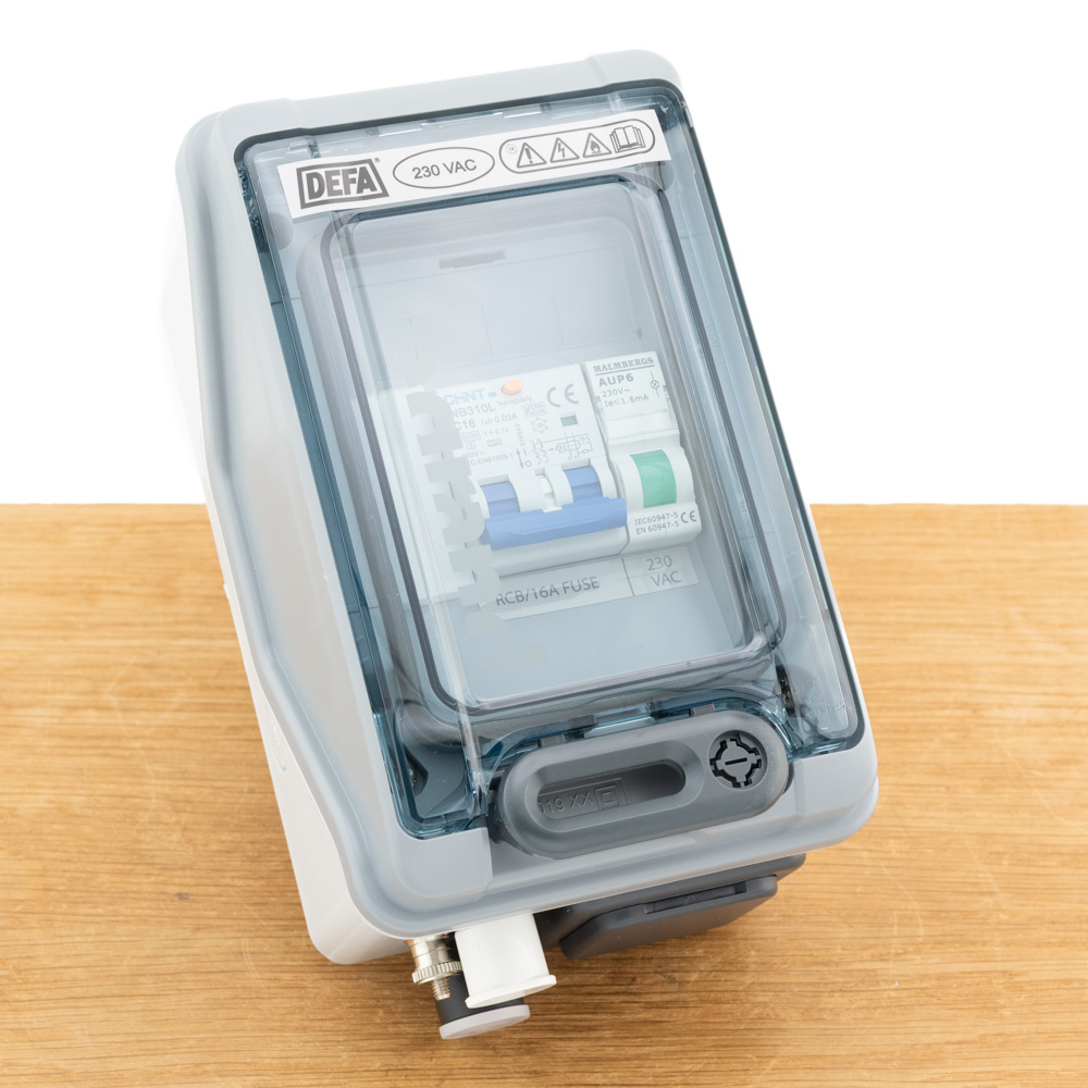 Installatieautomaat EI Central 16A 1 ingang + 1 uitgang + Schuko stopcontact