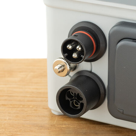 DEFA Installatieautomaat EI Central 16A 1 ingang + 1 uitgang + Schuko stopcontact