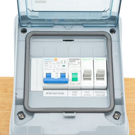 DEFA Installatieautomaat EI Central 16A 1 ingang + 3 uitgangen