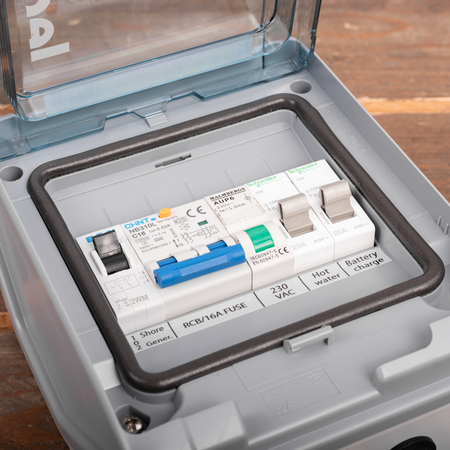 DEFA Installatieautomaat EI Central 16A 2 ingangen + 3 uitgangen