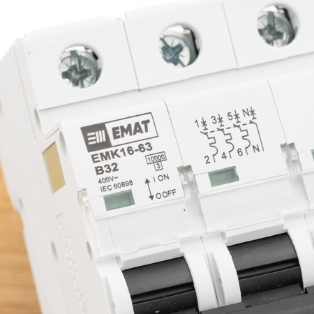 EMAT Krachtgroep B 32A 3P+N
