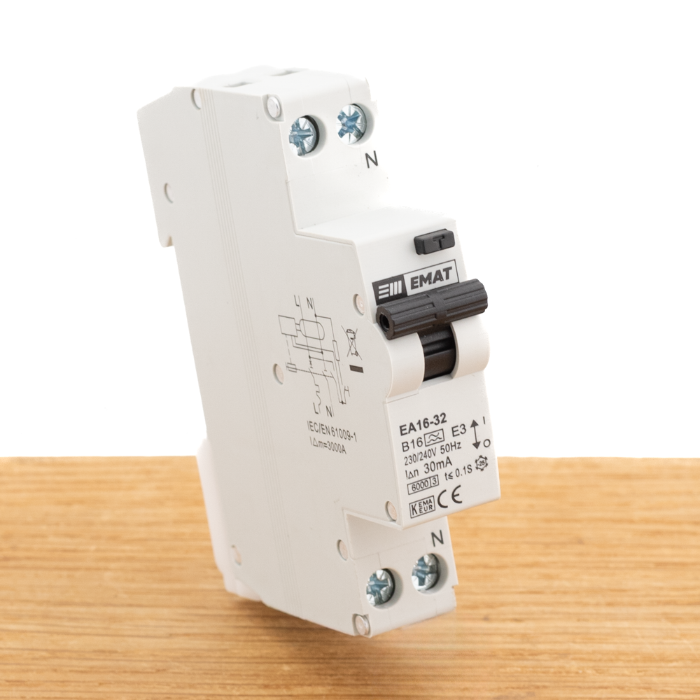 EMAT Aardlekautomaat B 16A 30mA 1P+N - Acculaders.nl