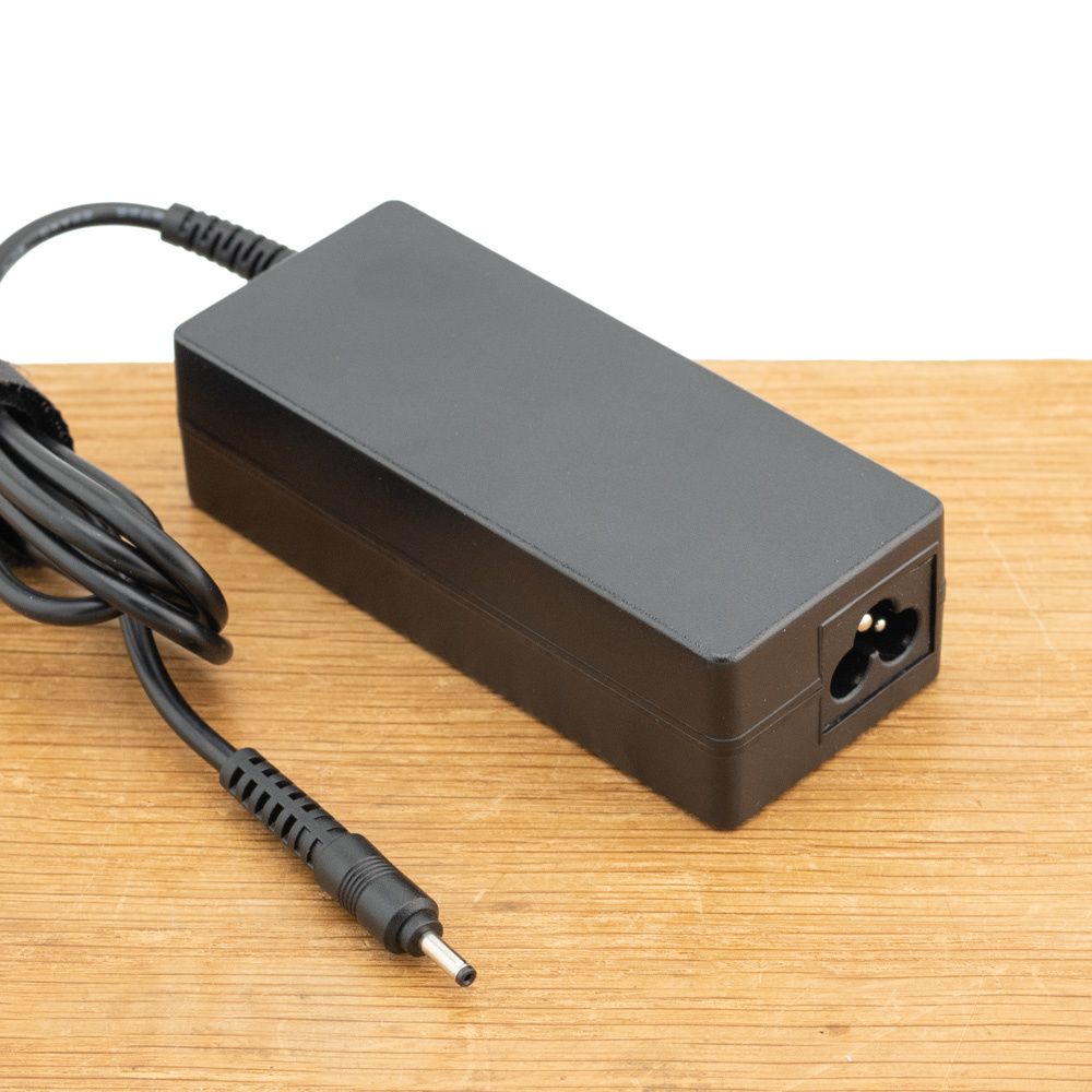 Laptop lader AC Adapter 65W 3,0 x 1,1mm
