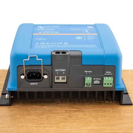 Victron Phoenix Smart IP43 lader 36/15 (1) 120-240V