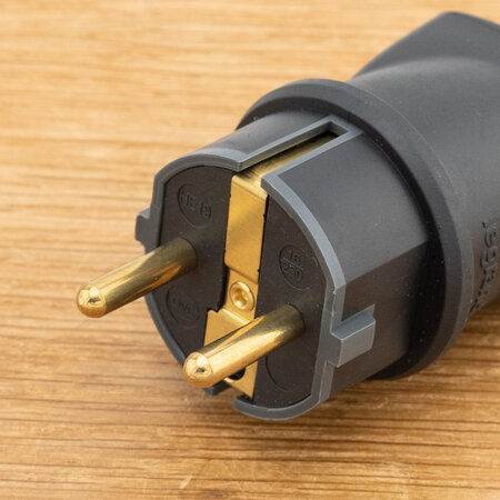 Legrand Geaarde Schuko Stekker 2P Rubber IP44 Zwart