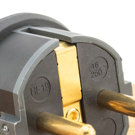 Legrand Geaarde Schuko Stekker 2P Rubber IP44 Zwart
