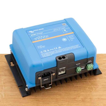 Victron Phoenix Smart IP43 lader 48/13 (1) 120-240V