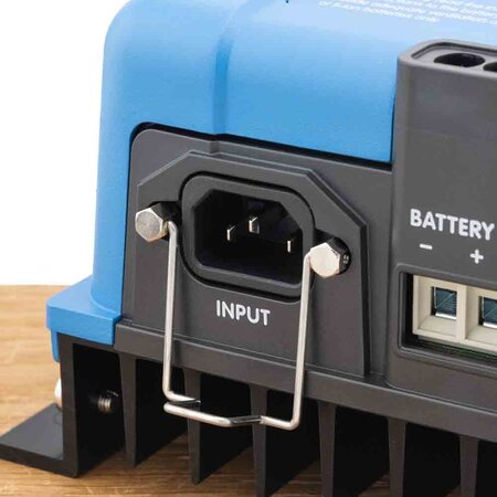 Victron Phoenix Smart IP43 lader 48/13 (1) 120-240V